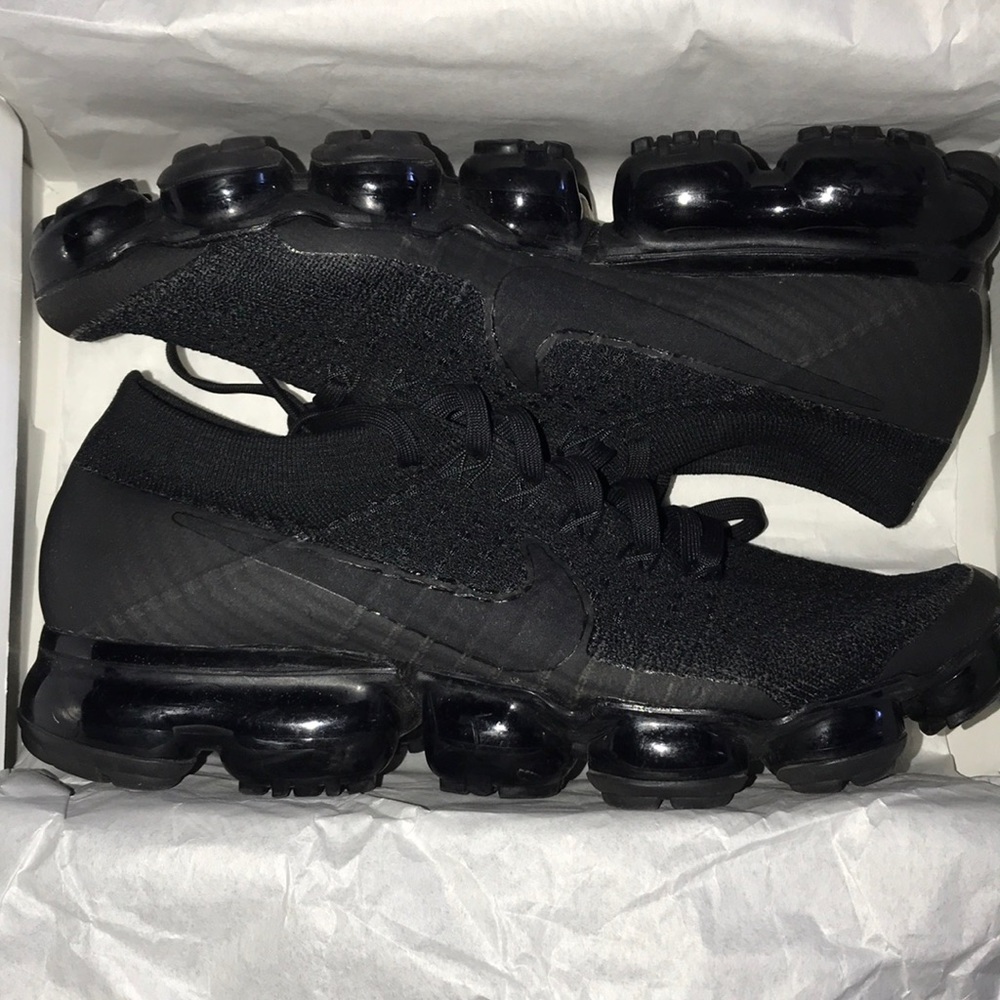 Black Vapormax Flyknit